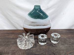 lot 35 image: Collection of Glass Dcor