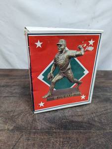 lot 43 image: Jim Kaat Figurine