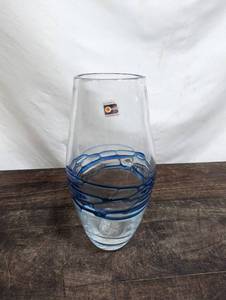 lot 77 image: Vintage Blenko Vase