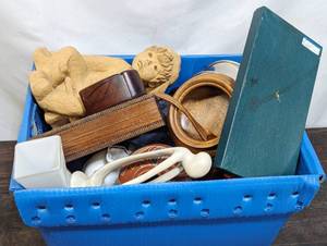 lot 87 image: Box Of Dcor And More