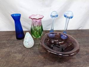 lot 122 image: Collection Of Colorful Glassware