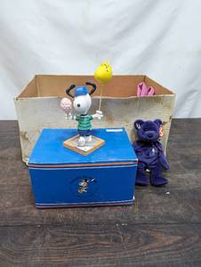 lot 153 image: Collection Of Childrens Toys And Jewelry