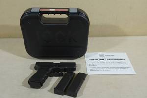 lot 10 image: Glock 23 Gen 4 .40 S&W Semi-Auto Pistol - 3 Magazines