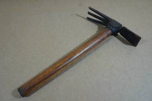 lot 46 image: Vintage Minors Fork with Spade