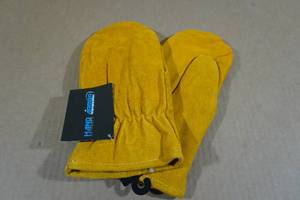 lot 47 image: NEW Hand Armor Chopper Mittens - XL