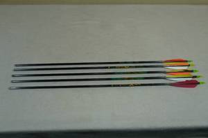lot 60 image: Cabelas Stalker Xtreme Carbon Arrows