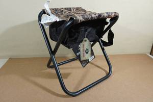 lot 79 image: NEW Mossy Oak Folding Field Seat