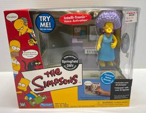 2002 Playmates The Simpsons Interactive Enviroment Springfield DMV (Exclusive Selma Bouvier) Intelli-Tronic Voice Activation (NIB)