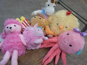 lot 30 image: Stuffed Hug Pets new with tags