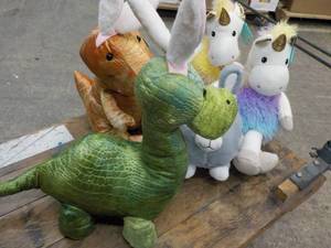 lot 32 image: Stuffed Hug Pets new with tags
