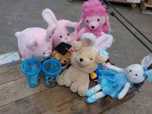 lot 34 image: Graduation Party Dcor and Stuffed Pets