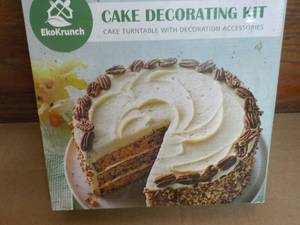 lot 50 image: EkoKrunch Cake Decorating Kit...