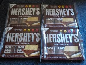 lot 127 image: 4 - 6 packs Hersheys Full Size Candy Bars