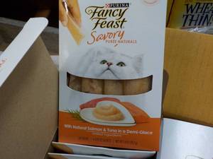 lot 137 image: 30 ct Purina Fancy Feast Savory Cat Treats Natural Salmon and Tuna in a Demi Glaze best date 082023 Retail $90 total