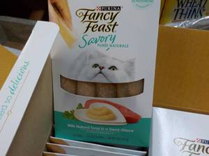 lot 139 image: 30 ct Purina Fancy Feast Savory Cat Treats Natural Tuna in a Demi Glaze best date 082023 Retail $90 total