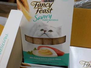 lot 140 image: 30 ct Purina Fancy Feast Savory Cat Treats Natural Tuna in a Demi Glaze best date 082023 Retail $90 total