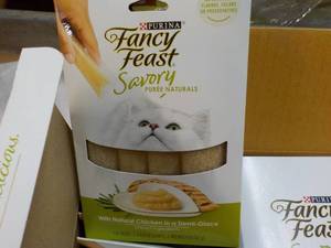 lot 142 image: 30 ct Purina Fancy Feast Savory Cat Treats Natural Chicken in a Demi Glaze best date 082023 Retail $90 total