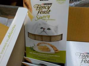 lot 146 image: 30 ct Purina Fancy Feast Savory Cat Treats Natural Chicken in a Demi Glaze best date 082023 Retail $90 total