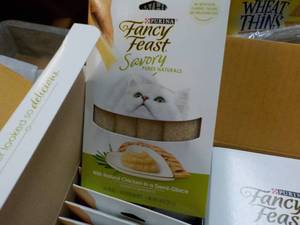 lot 147 image: 30 ct Purina Fancy Feast Savory Cat Treats Natural Chicken in a Demi Glaze best date 082023 Retail $90 total