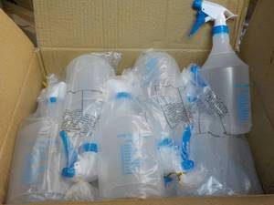 lot 164 image: 12 Whitmore 32 oz Spray Bottles