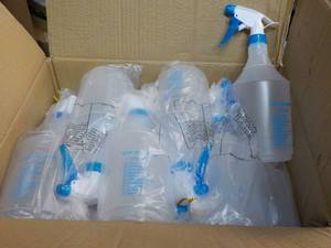 lot 165 image: 12 Whitmore 32 oz Spray Bottles