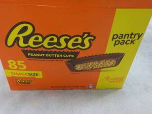 lot 387 image: Box of 85 Reeses Snack Size best date 072024