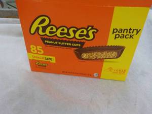lot 392 image: Box of 85 Reeses Snack Size best date 072024