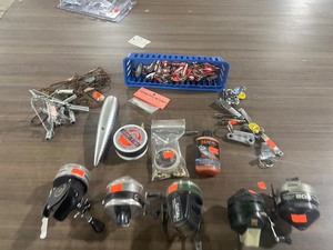 VINTAGE FISHING REELS W TACKLE