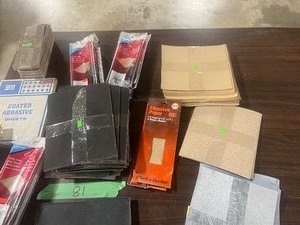 TABLE FULL OF SAND PAPER VARIOUS GRIT & SIZES