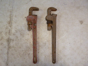 2 Pipe Wrenches