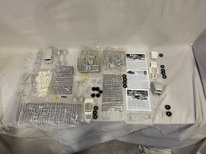 lot 50 image: Lot of 5 model cars - OPENED BOX