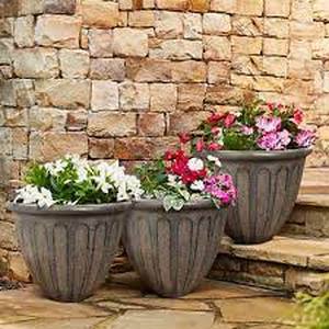 lot 106 image: 14.5 Varner Resin Planter - 3 pk