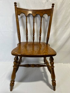 lot 14 image: Vintage Oak Hill Collection Wooden Chair in Good Condition