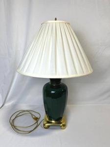 lot 30 image: Vintage 27 Lamp w Brass Base in Working Condition