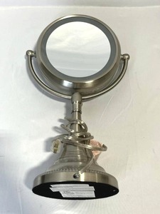 lot 39 image: Lighted Makeup Mirror in Working Condition