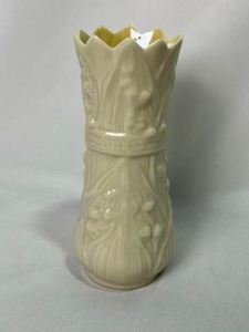 lot 49 image: Rare Vintage Belleek Lily of the Valley Plateau Vase (6.5 Tall)