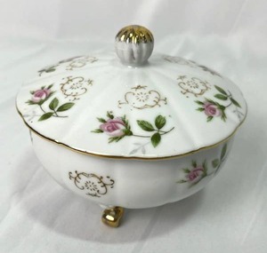 lot 54 image: Vintage Hand Painted Pink Roses 3-Footed Sugar Bowl with Lid (MV-1844)