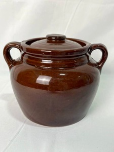 lot 72 image: Vintage Stoneware Brown Bean Pot with Lid (6.5 Tall)