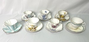 lot 74 image: Vintage English Bone China Tea Cups and Saucers