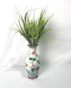 lot 76 image: Vintage 9.5 Flower Vase