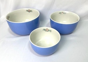 lot 80 image: Vintage Halls Rose Parade 1259 Mixing Bowl Lot (9, 7.5, and 6)