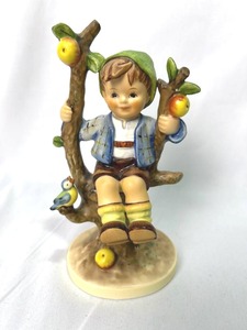 lot 84 image: Goebel Hummel Apple Tree Boy 6 Tall with Box