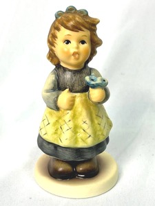 lot 87 image: Vintage Hummel #1055 From The Heart Figurine