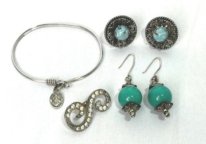 lot 107 image: Vintage Jewelry Lot