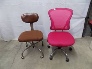 2 Swivel Office Chairs