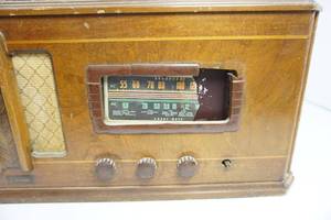 Vintage MUSICAIRE Tube Radio...