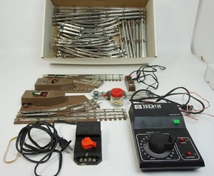 Vintage Collectible Toy Lionel O27 Rail Blazer 6-18700 Complete Starter Train Set w Accessories and Lefton Figures...