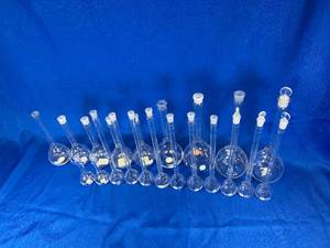 lot 61 image: Lot Of 21 Used Assorted Volumetric Flask, Comes with 250ml, 200ml, 100ml, 25ml Long, 25ml Short