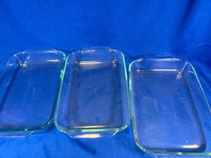 lot 70 image: 3 - Pyrex Biology Disecting Plates