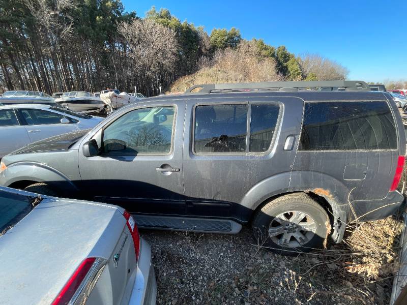 2010 Nissan Pathfinder - 4X4